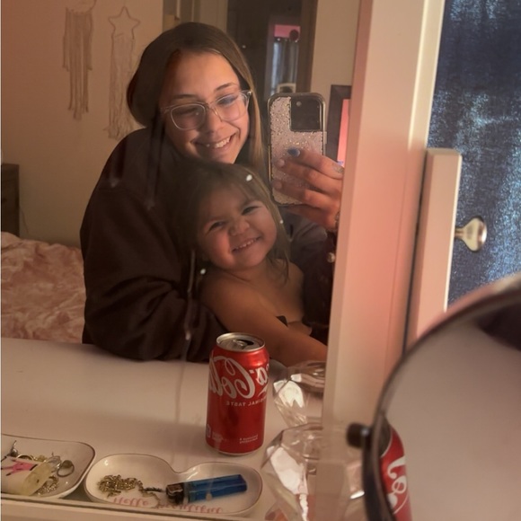 Meet your Posher, Emily - Picture 4 of 6